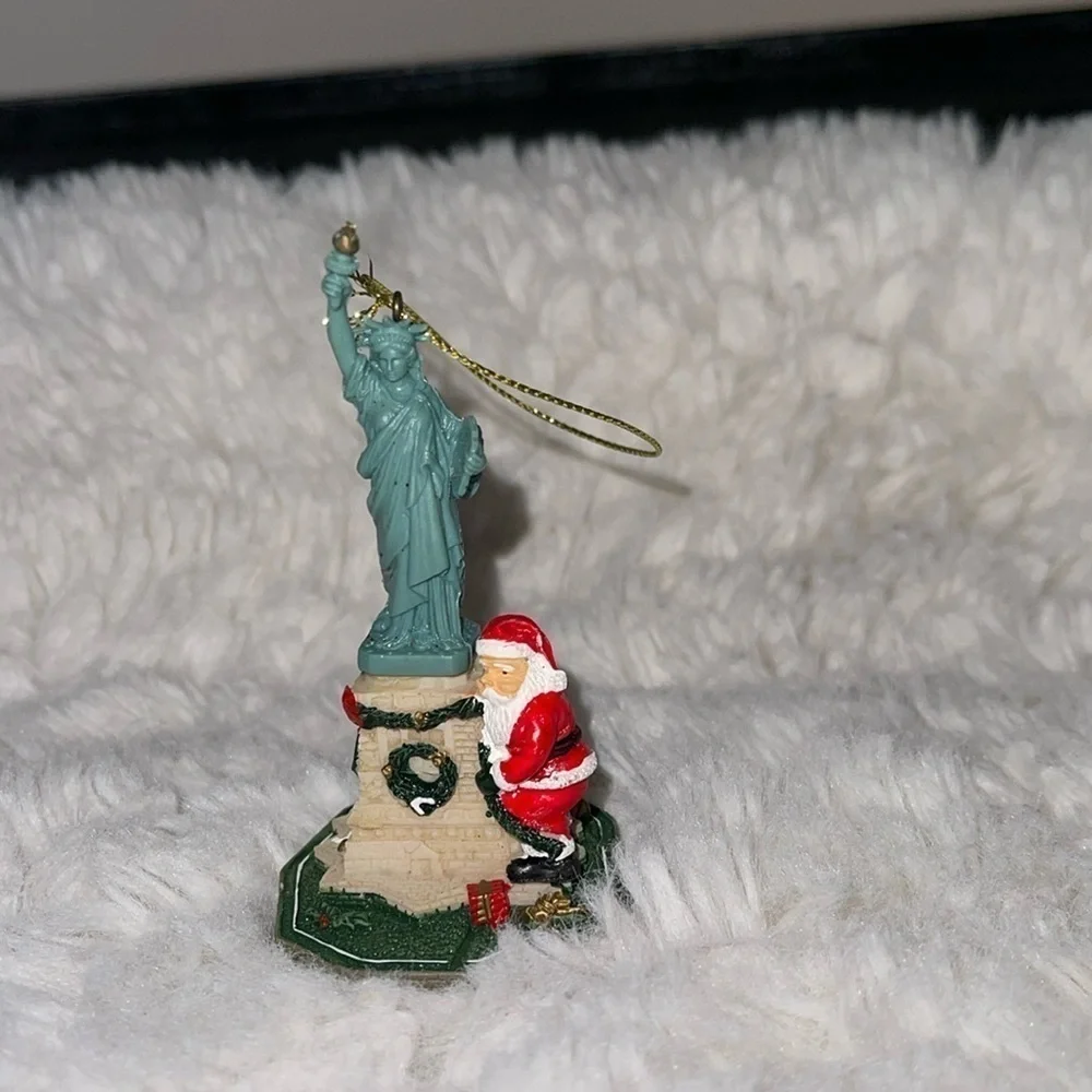 Xmas ornament NWT a molded thick piece of plastic from New York